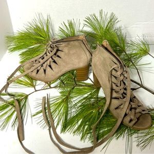 Soda Hewett Women’s, Chunky heel, Lace up corset gladiator bootie, shoes Size 6